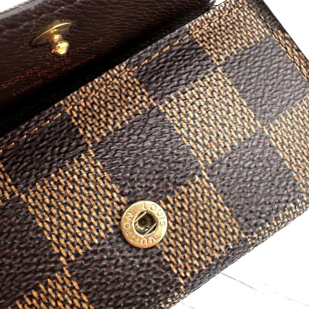 AUTHENTIC Louis Vuitton key holder.